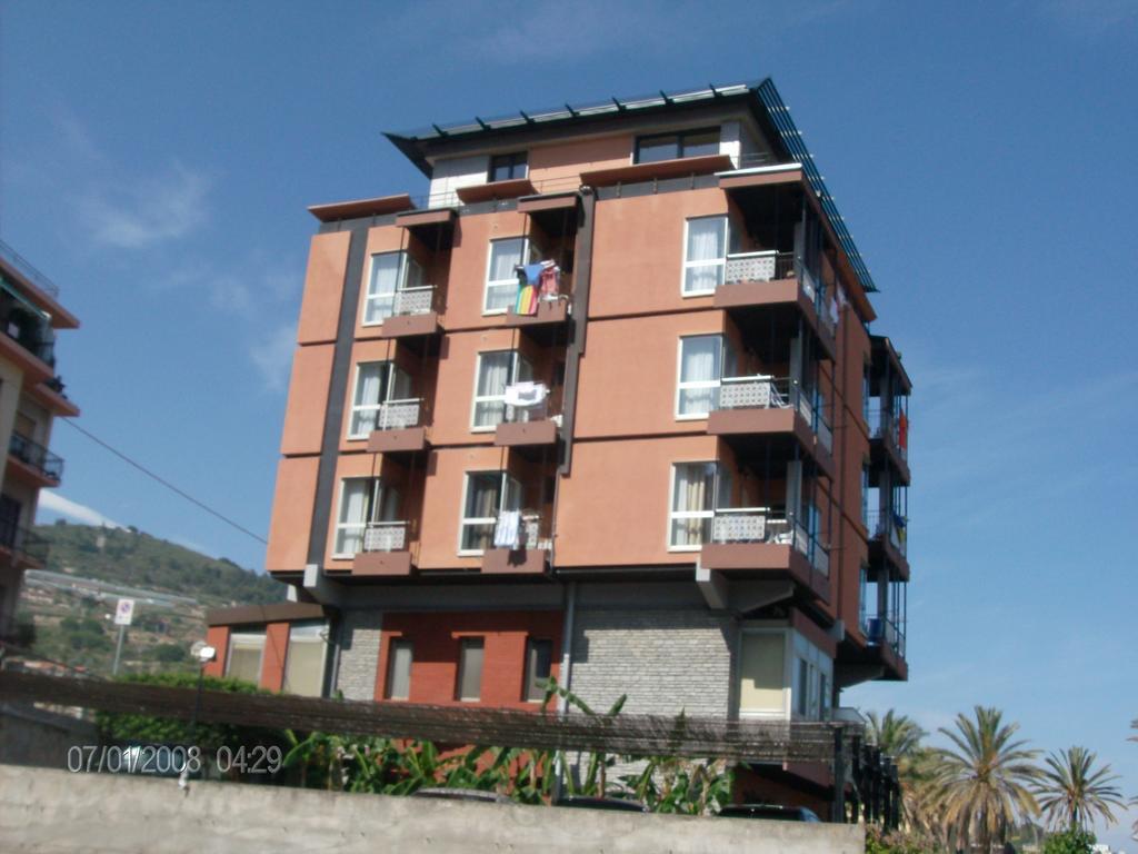 Residence Dei Fiori Бордихера Екстериор снимка