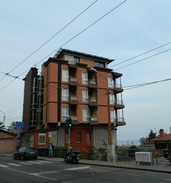 Residence Dei Fiori Бордихера Екстериор снимка